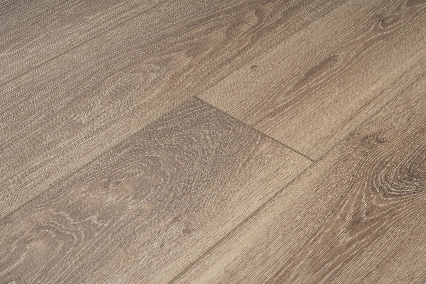 Moda Living - Front Row - LVP Moda Living