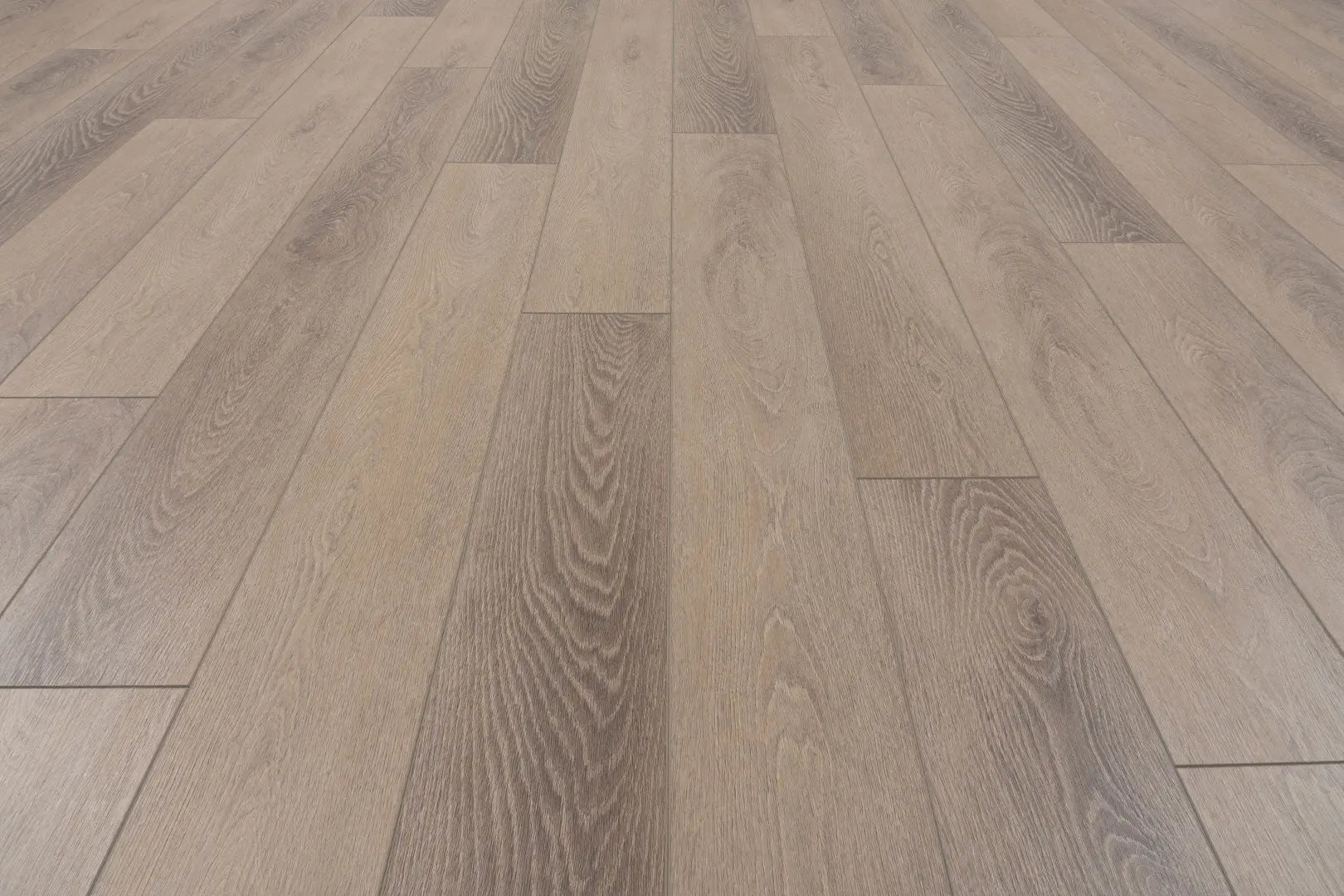 Uptown Chic - Born Ready - LVP Provenza