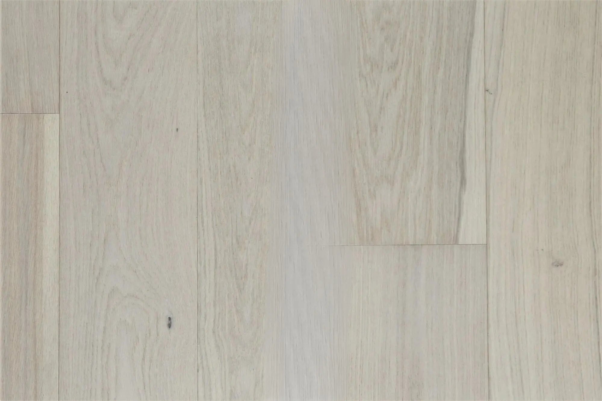 White Oak - Wire-brushed 7-1/2" x 5/8" x 3 mm- Laguna - Engineered Hardwood USC Flooring